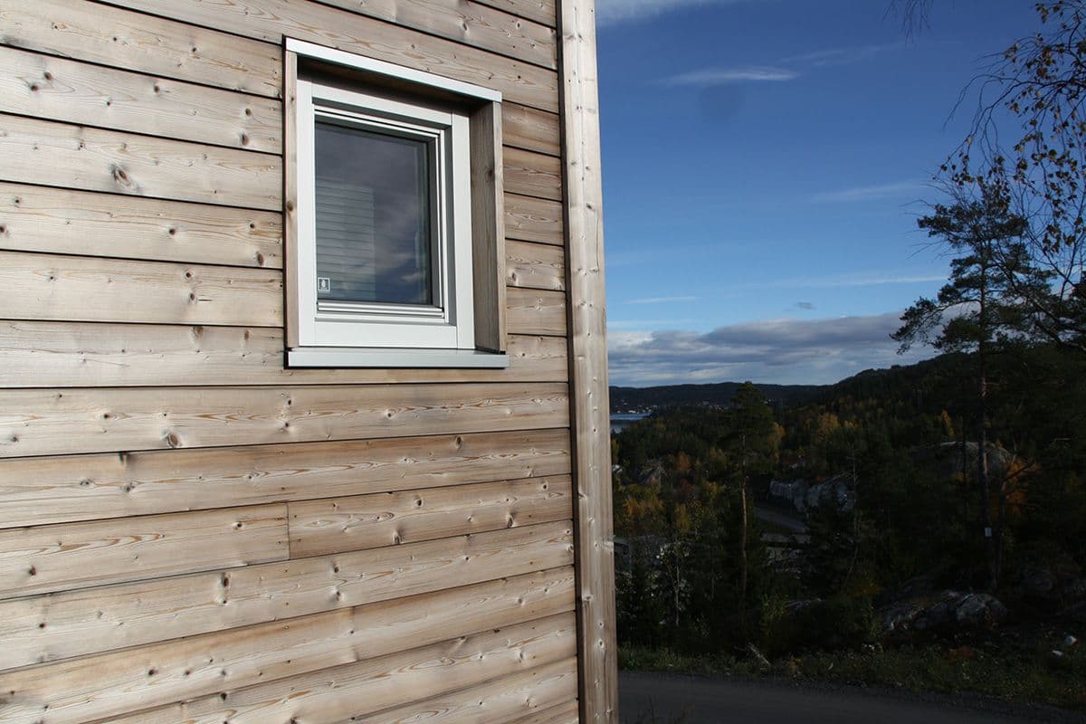 Husvegg med kledning i termogran.