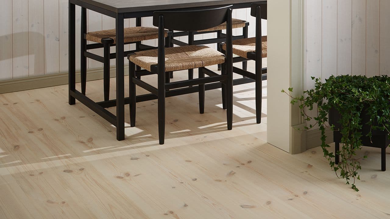 Furugulv i stue og spisestue til gulv inspirasjon.