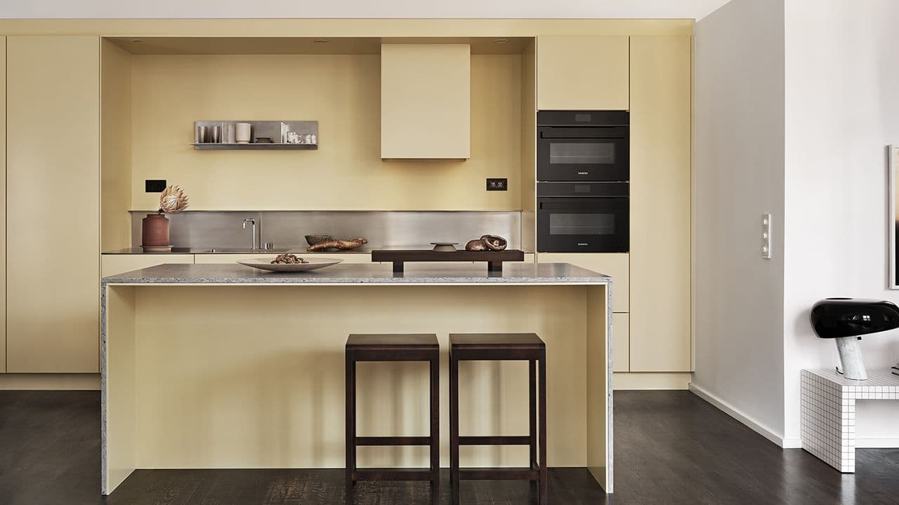 lysegult moderne kjøkken