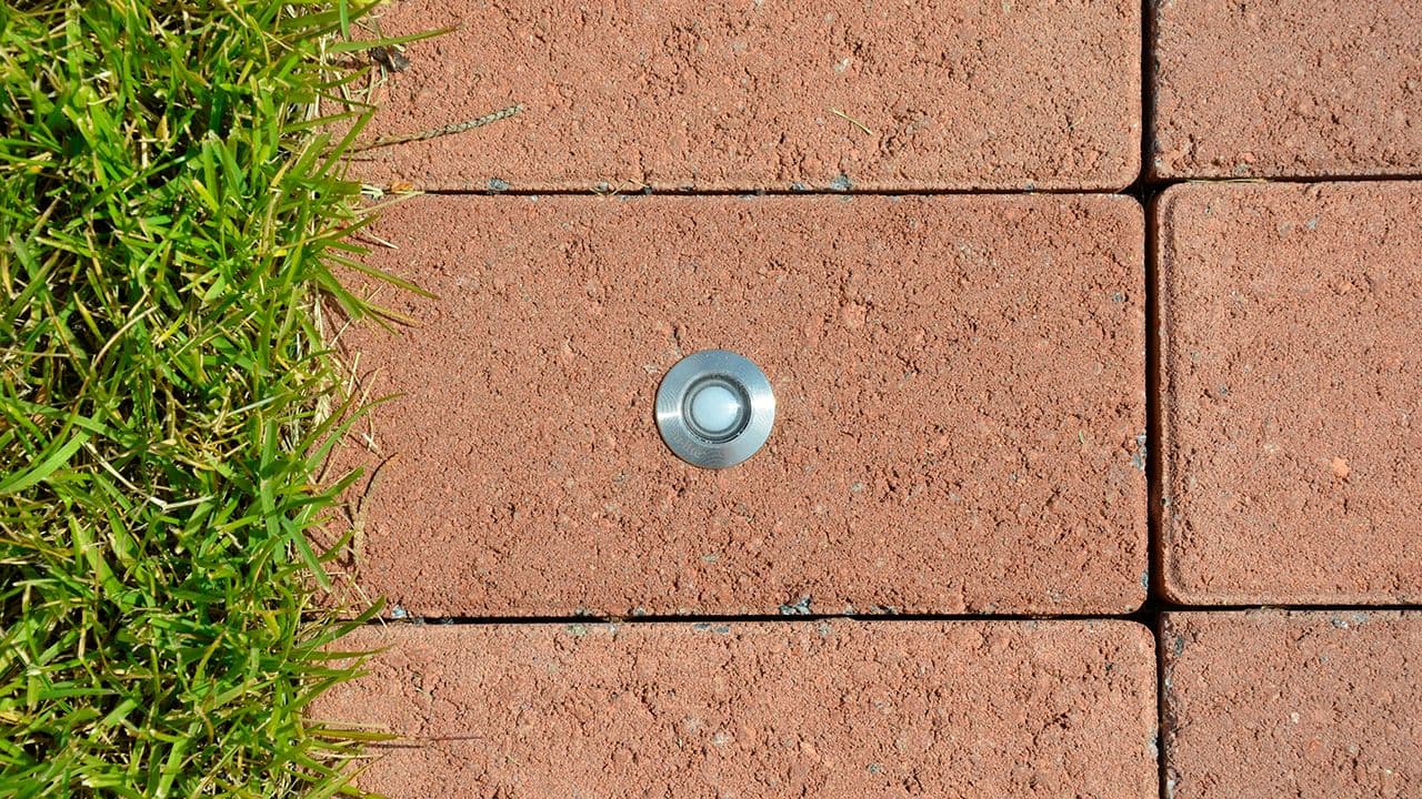 Innfelt utendørsbelysning i belegningsstein.